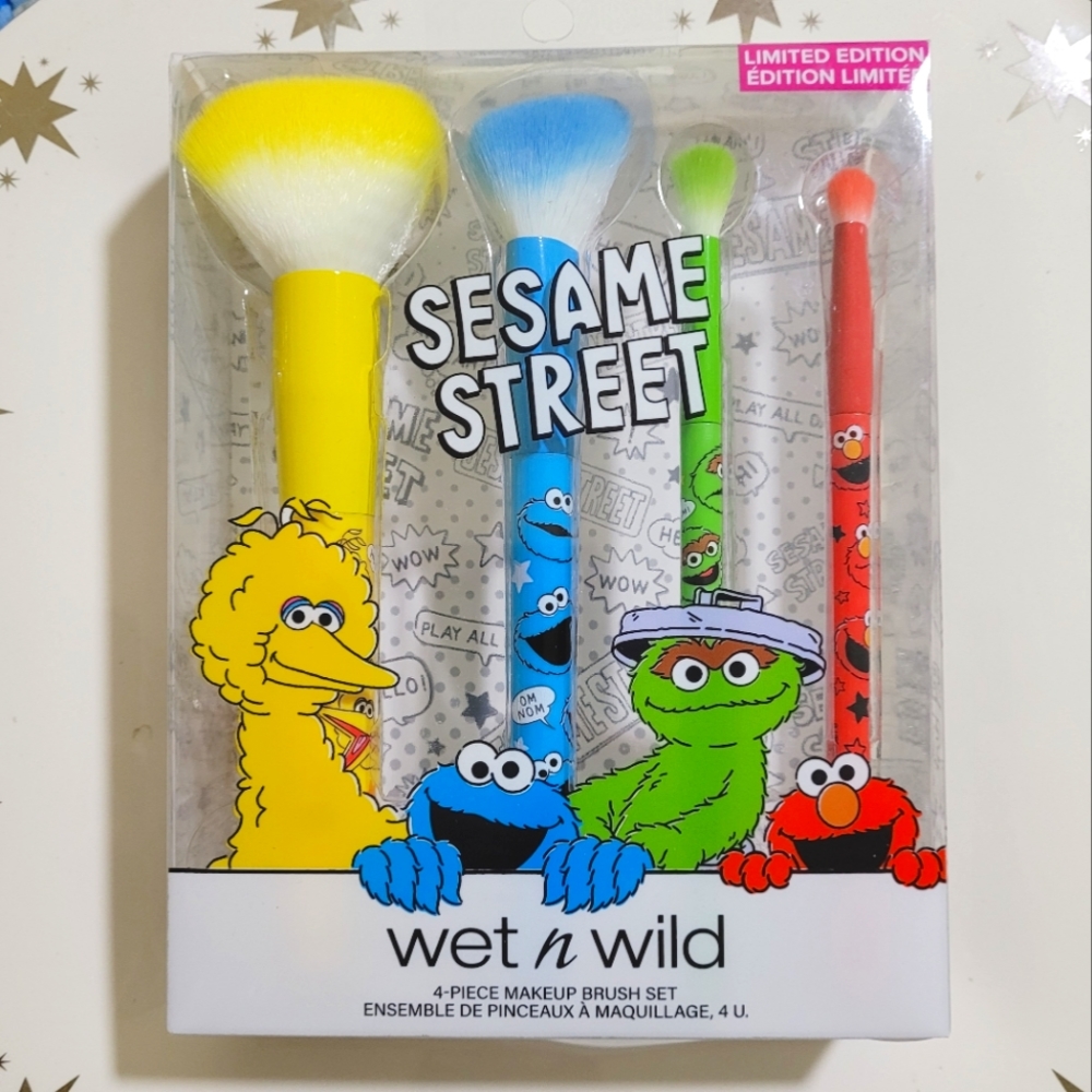 Wet n Wild Sesame Street Collection 4 Piece Make Up Brush Ultra Plush Set New